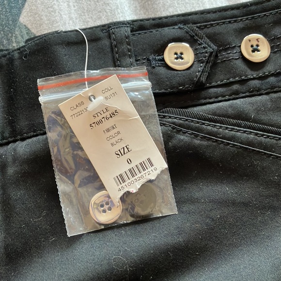 WHBM black shorts size0 - Picture 3 of 4